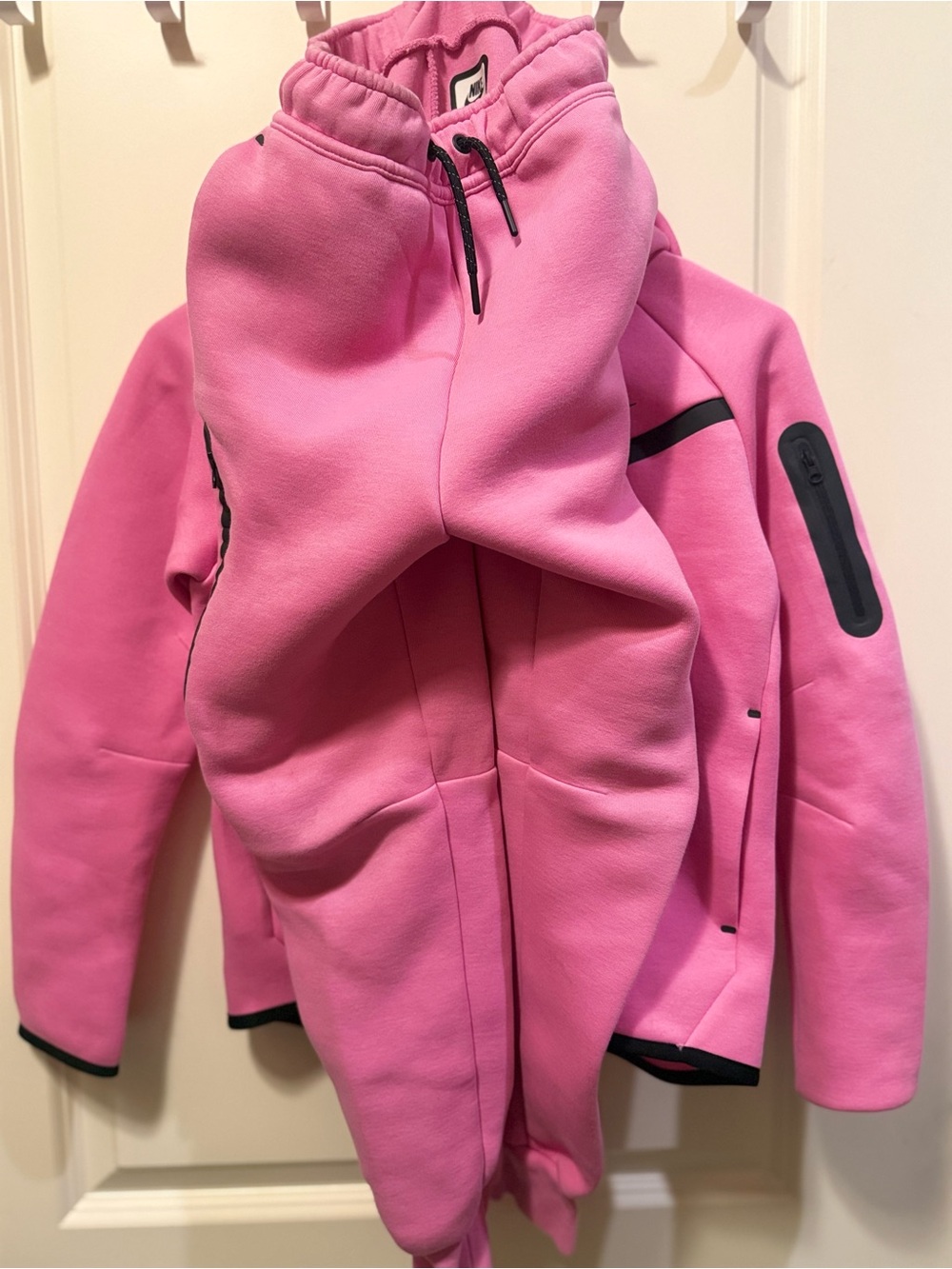 Nike Tech Set - Picture 3 of 3